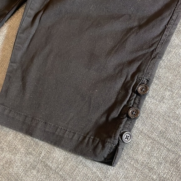 Gloria Vanderbelt, black capris, size 8 (23-123) - Picture 5 of 8